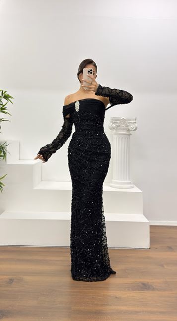 Siyah Straplez İşlemeli Abiye Elbise