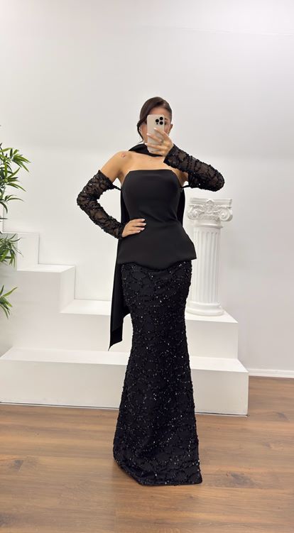 Siyah Straplez İşlemeli Abiye Elbise