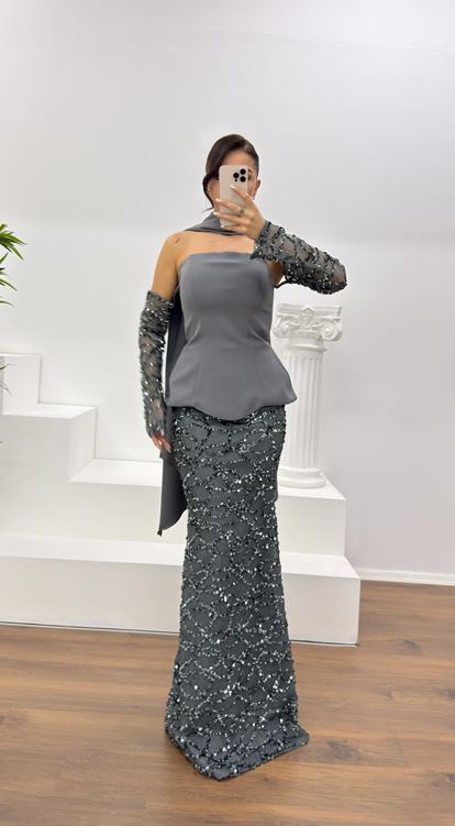 Gri Straplez İşlemeli Abiye Elbise