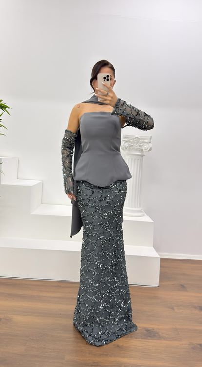 Gri Straplez İşlemeli Abiye Elbise