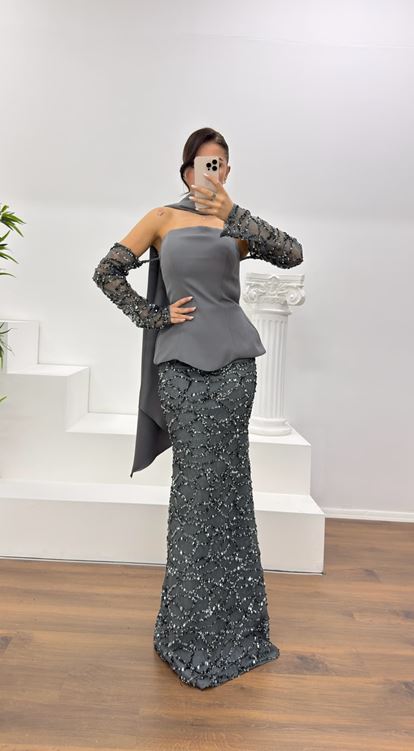 Gri Straplez İşlemeli Abiye Elbise