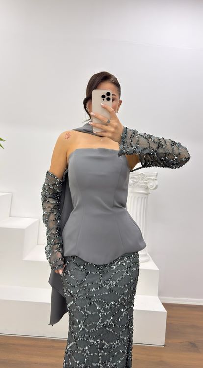 Gri Straplez İşlemeli Abiye Elbise