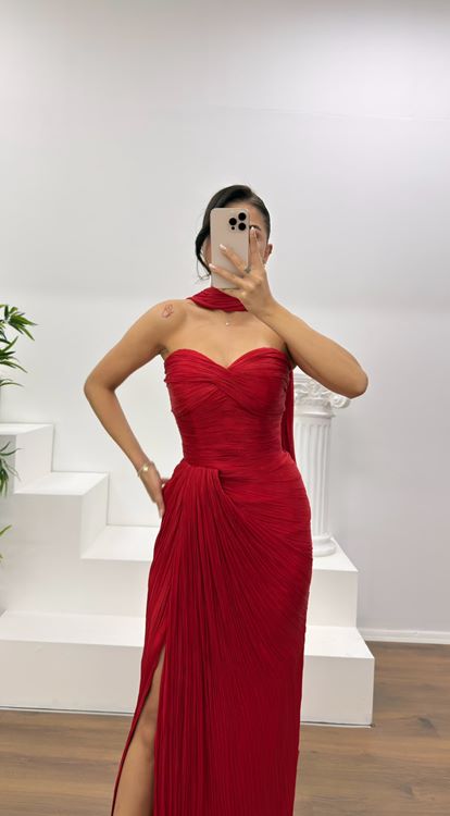 Kırmızı Straplez Piliseli Abiye Elbise