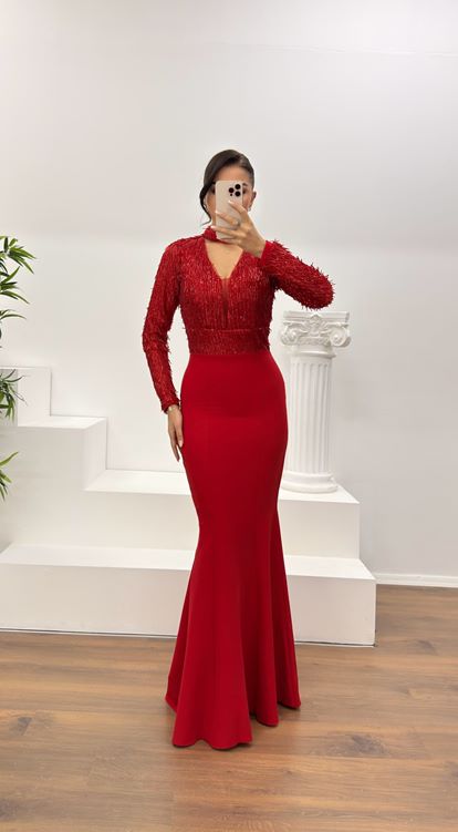 Kırmızı Uzun Kollu İşleme Detaylı Abiye Elbise