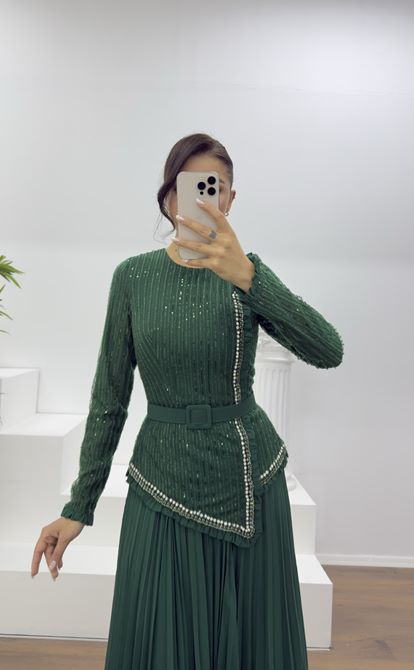 Yeşil Taş Detaylı Piliseli Abiye Elbise