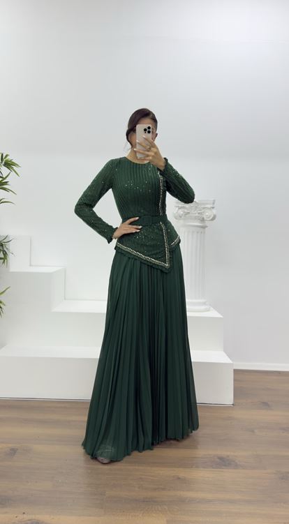 Yeşil Taş Detaylı Piliseli Abiye Elbise