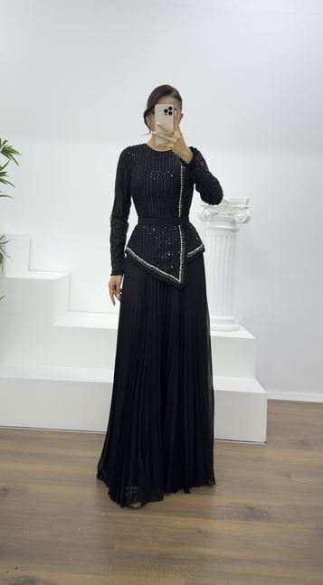 Siyah Taş Detaylı Piliseli Abiye Elbise