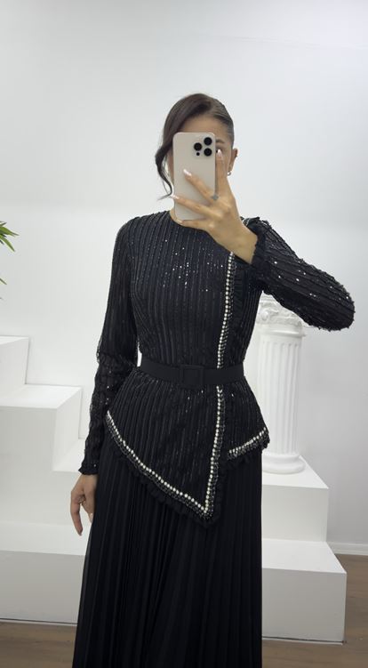 Siyah Taş Detaylı Piliseli Abiye Elbise