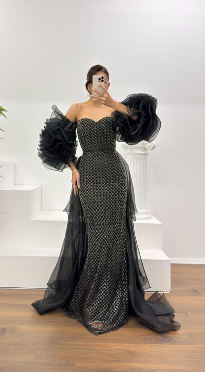 Siyah Straplez Kolları Tül Detay Abiye Elbise