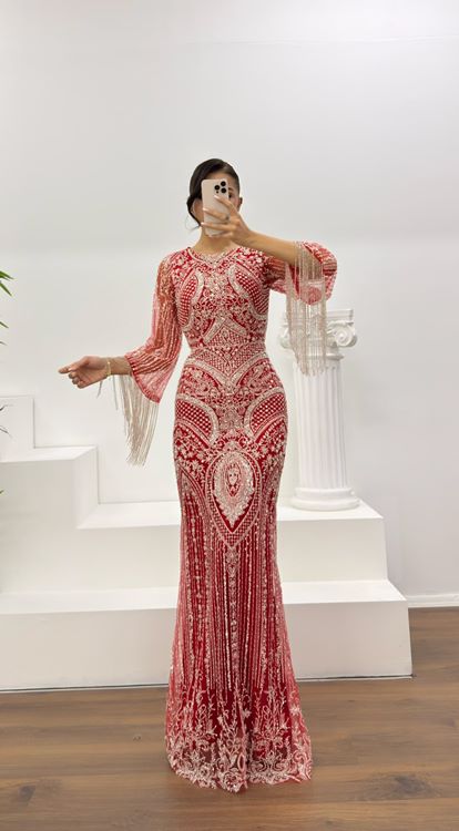 Kırmızı Kolları Saçaklı İşlemeli Abiye Elbise