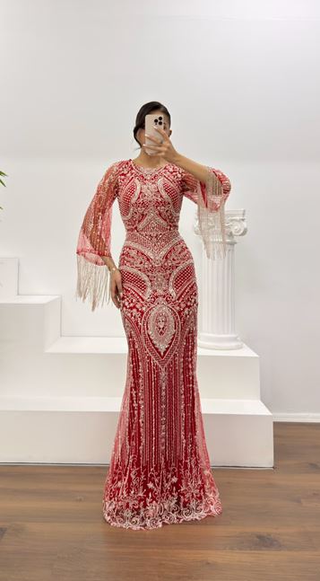 Kırmızı Kolları Saçaklı İşlemeli Abiye Elbise