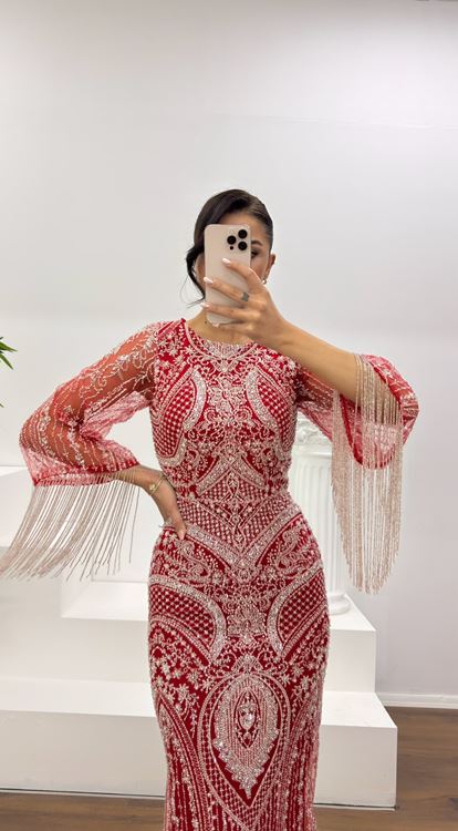 Kırmızı Kolları Saçaklı İşlemeli Abiye Elbise