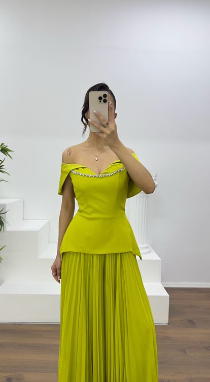 Pistachio Green Boat Neck Pleated Evening Jumpsuit