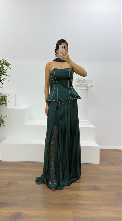 Smaragdgrünes, trägerloses, plissiertes Abendkleid