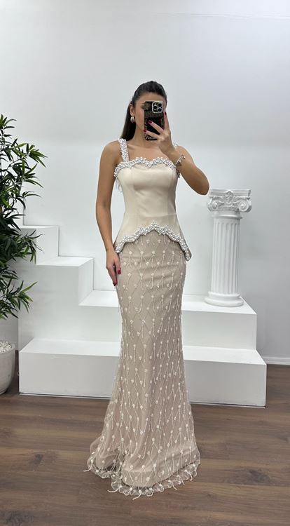 Bej Kare Yaka Boncuklu Uzun Abiye Elbise