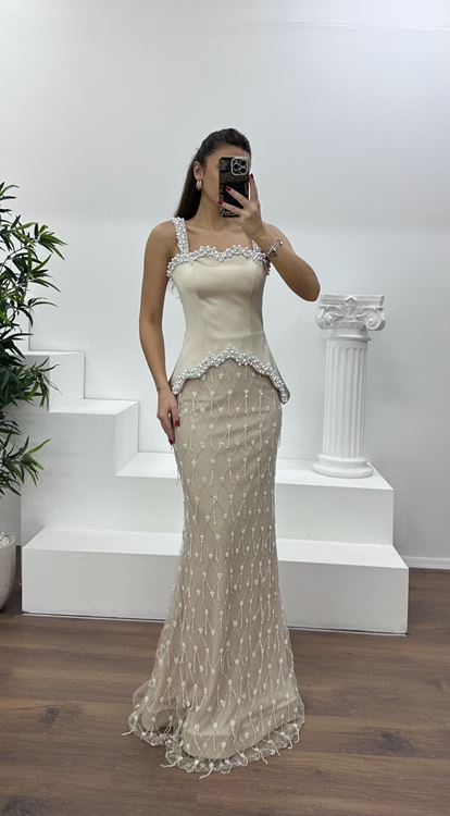 Bej Kare Yaka Boncuklu Uzun Abiye Elbise