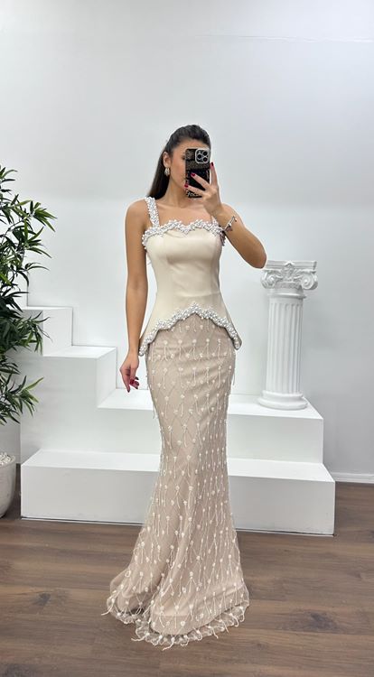 Bej Kare Yaka Boncuklu Uzun Abiye Elbise
