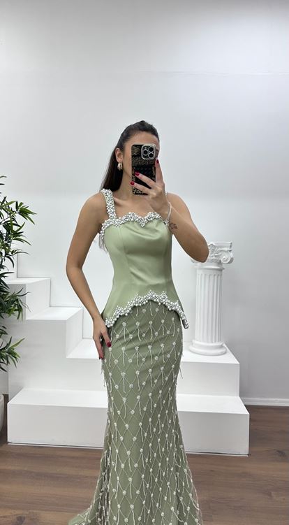 Haki Kare Yaka Boncuklu Uzun Abiye Elbise