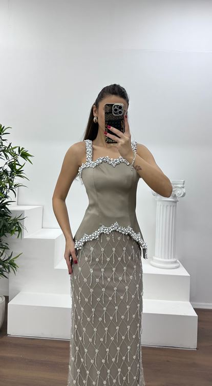 Taş Kare Yaka Boncuklu Uzun Abiye Elbise