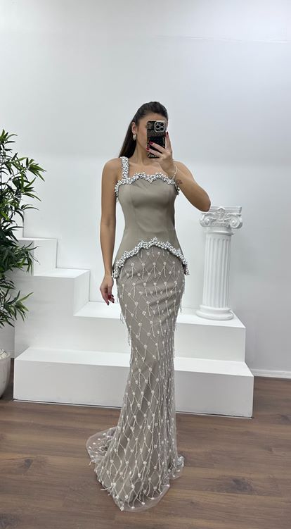 Taş Kare Yaka Boncuklu Uzun Abiye Elbise