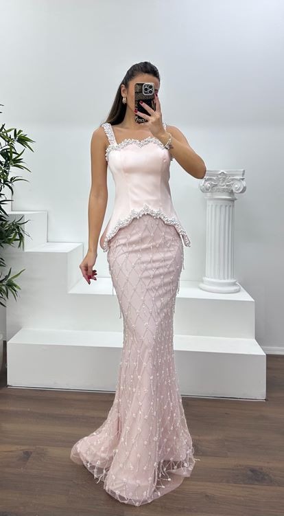 Pudra Kare Yaka Boncuklu Uzun Abiye Elbise