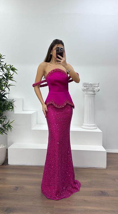 Fuşya Kolları  Boncuklu Straplez Abiye Elbise