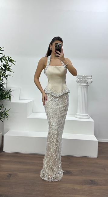 Bej Halter Yaka İnci Detay  Abiye Elbise