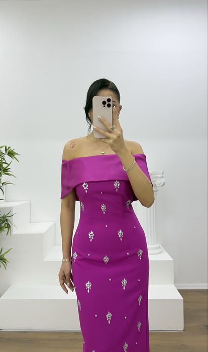 Fuşya Kayık Yaka Taşlı Uzun Abiye Elbise