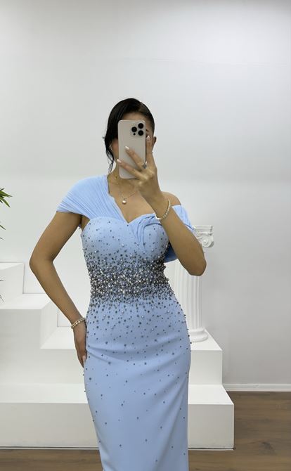 Hellblaues, trägerloses, perlenbesetztes Abendkleid