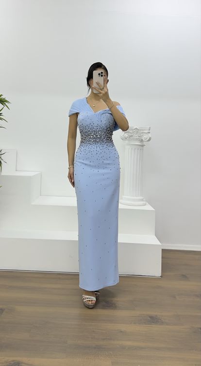 Hellblaues, trägerloses, perlenbesetztes Abendkleid