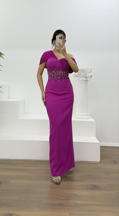 Fuchsiafarbenes, trägerloses, perlenbesetztes Abendkleid