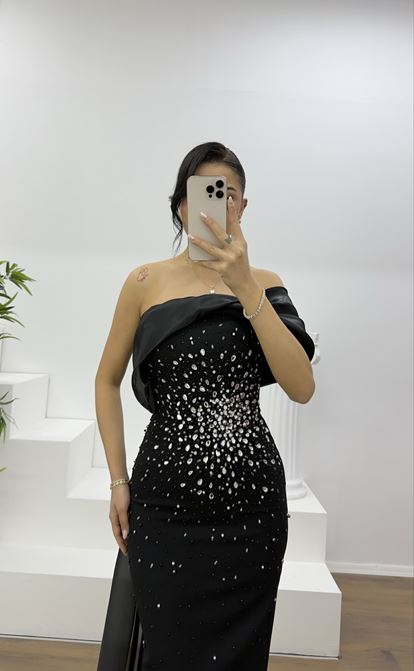 Siyah Straplez Boncuk İşlemeli Abiye Elbise