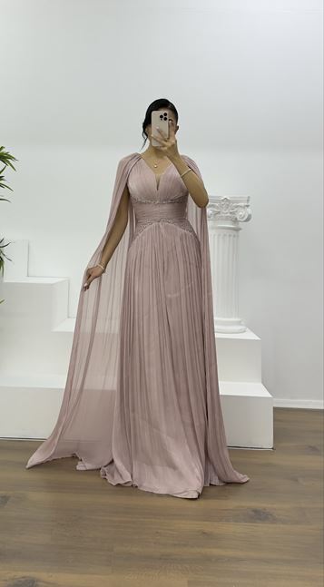 Abendkleid mit Rosencape und Gürtel