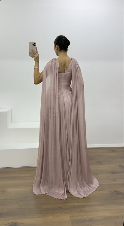 Gül Pelerinli Taş İşlemeli Kemer Formumlu Abiye Elbise