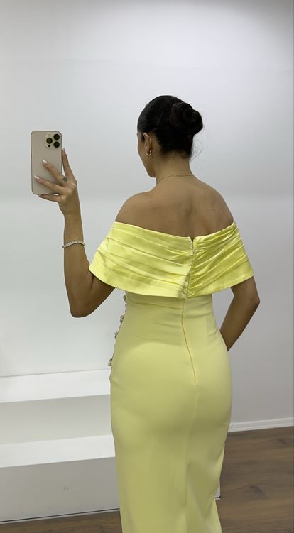 Sarı Omuzu Drapeli Çiçek Taş İşlemeli Abiye Elbise