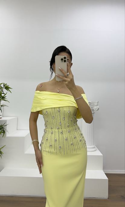 Sarı Omuzu Drapeli Çiçek Taş İşlemeli Abiye Elbise