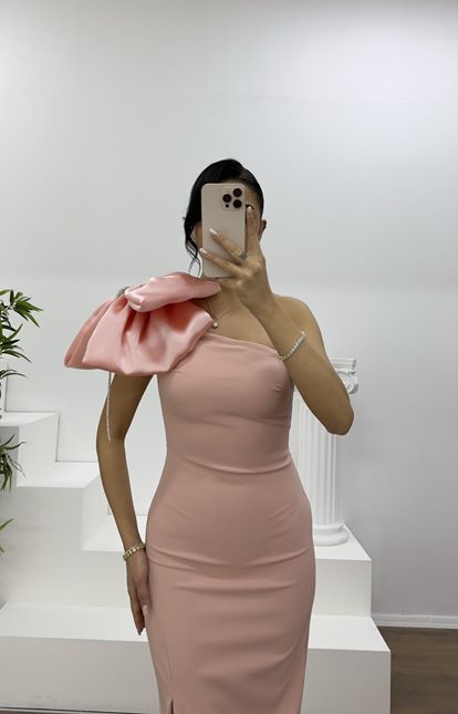 Pudra Tek Omuz Fiyonk Detaylı Straplez Kalem Abiye Elbise