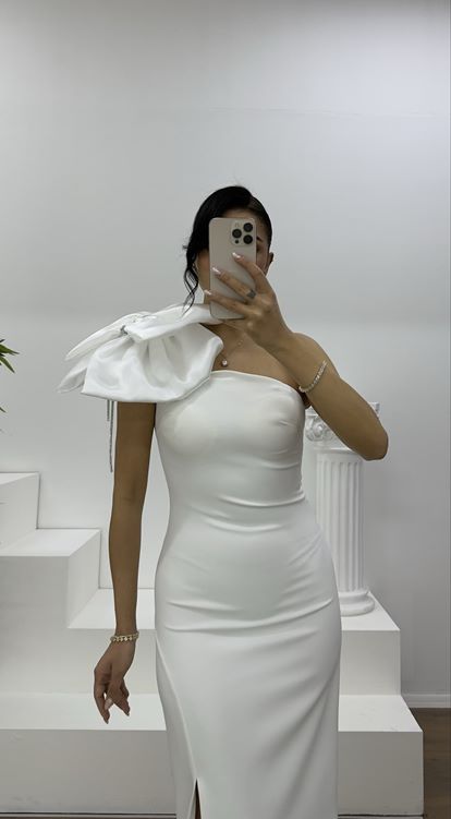 Kemik Tek Omuz Fiyonk Detaylı Straplez Kalem Abiye Elbise