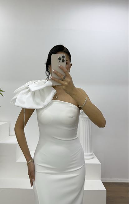 Kemik Tek Omuz Fiyonk Detaylı Straplez Kalem Abiye Elbise