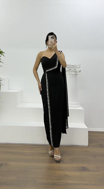 Robe de soirée noire asymétrique ornée