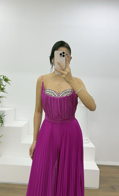 Fuşya Göğsü Taş Detaylı Pliseli Tulum Abiye Tulum