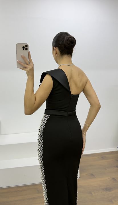 Siyah Kruvaze Yaka Taş İşlemeli Abiye Elbise