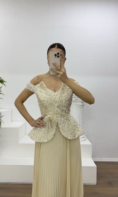 Bej Pul Payet Pelum Detaylı Piliseli Abiye Elbise