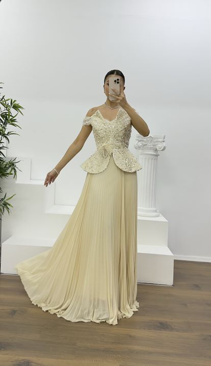 Bej Pul Payet Pelum Detaylı Piliseli Abiye Elbise