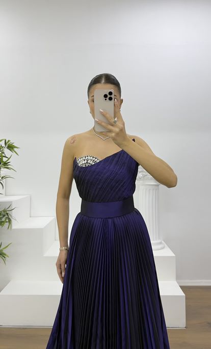 Mor Göğüs Drapeli Kuşak Detaylı Pliseli Abiye Elbise