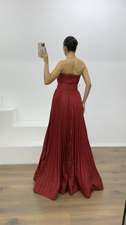 Kırmızı Göğüs Drapeli Kuşak Detaylı Pliseli Abiye Elbise