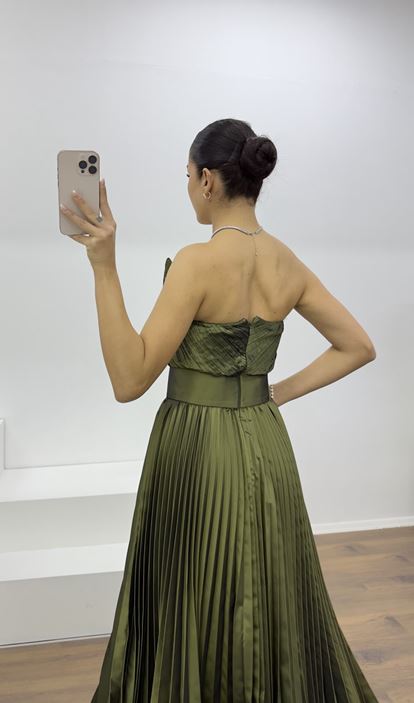 Yeşil Göğüs Drapeli Kuşak Detaylı Pliseli Abiye Elbise