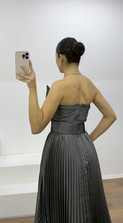 Antrasit Göğüs Drapeli Kuşak Detaylı Pliseli Abiye Elbise