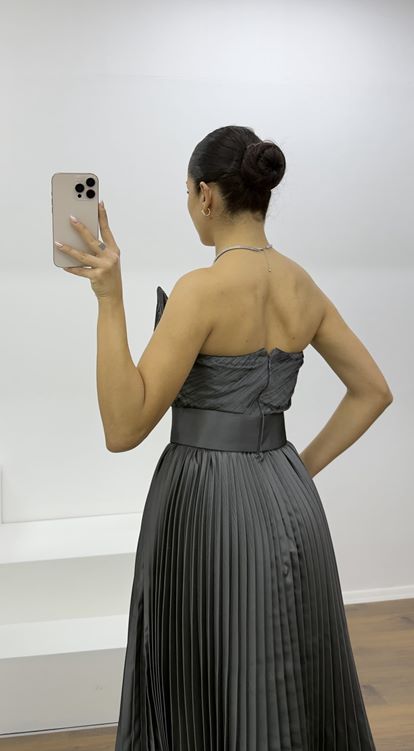 Antrasit Göğüs Drapeli Kuşak Detaylı Pliseli Abiye Elbise