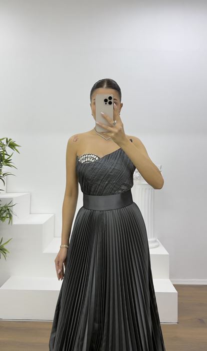 Antrasit Göğüs Drapeli Kuşak Detaylı Pliseli Abiye Elbise